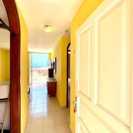 Apartman Cozy One Bedroom Apartment, Free Internet In Common Areas, Pool In Tenerife South *