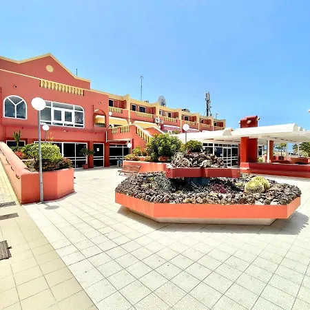 Cozy One Bedroom Apartment, Free Internet In Common Areas, Pool In Tenerife South Apartman