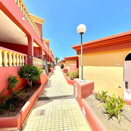 Cozy One Bedroom Apartment, Free Internet In Common Areas, Pool In Tenerife South Apartman Costa Adeje (Tenerife)